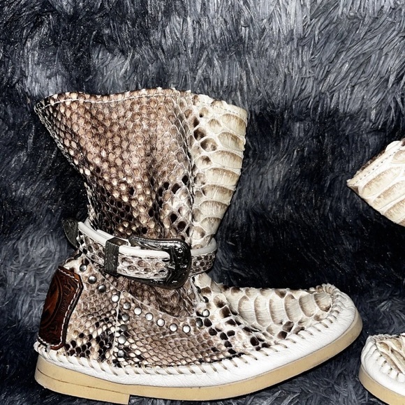 Hector Riccione boots stunning authentic snake print leather ankle booties. - Picture 3 of 4